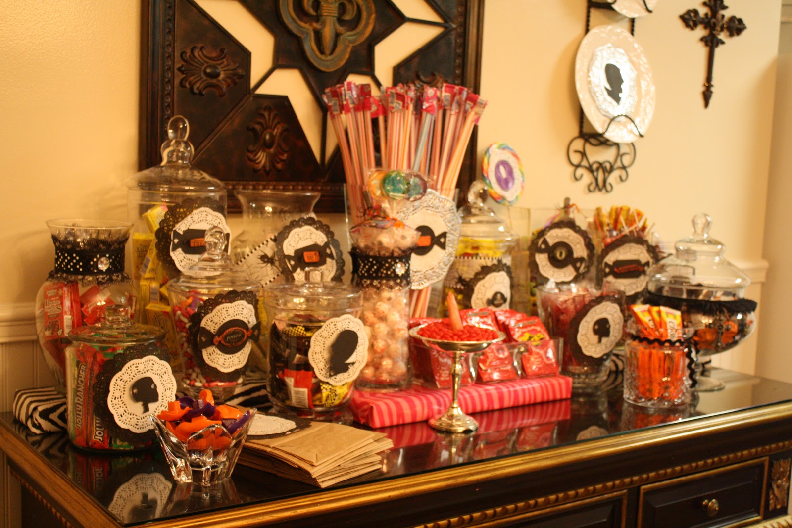 Sunny Simple Life 80s Themed Halloween Party